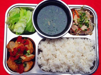 Một suất ăn công nghiệp bao nhiêu là đủ dinh dưỡng