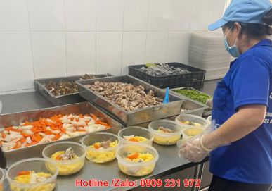 Suất Ăn Công Nghiệp Cho Doanh Nghiệp Tại Khu Công Viên Phần Mềm Quang Trung