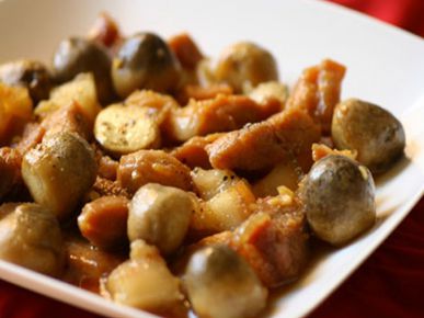 Thịt kho nấm rơm