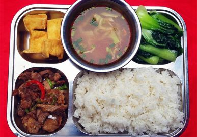 Đơn Vị Cung Cấp Suất Ăn Công Nghiệp Hàng Đầu Tại KCN An Hạ