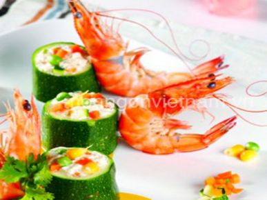 Tôm luộc xốt bí ngòi đậu trắng đổi vị cuối tuần