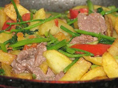 Bò xào khoai tây chiên